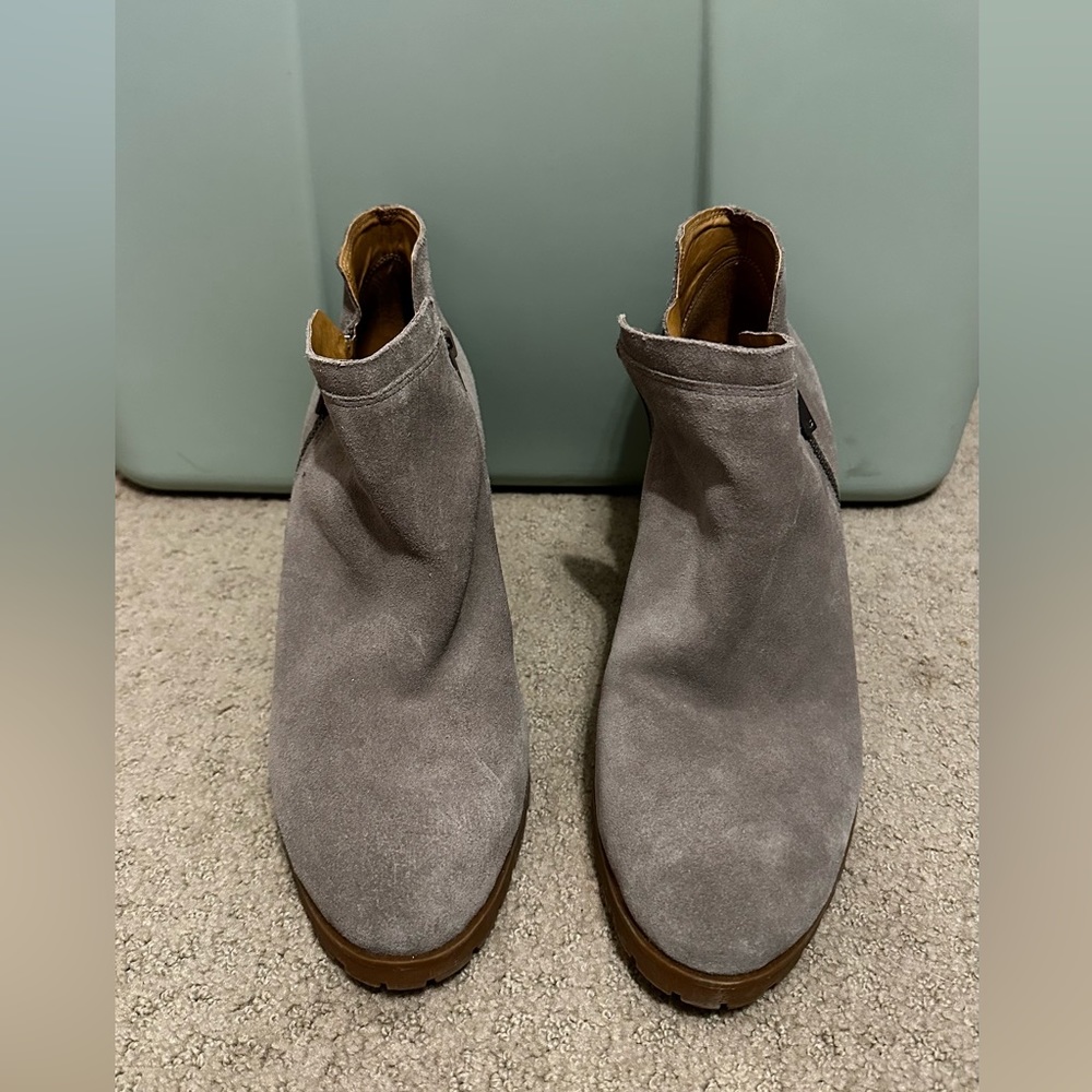 Lucky Brand grey/tan suede ankle booties